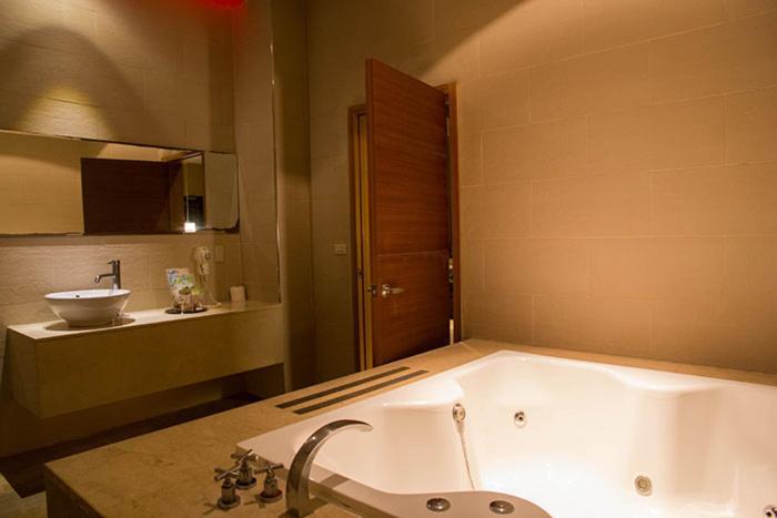 Lu Kang Villa Spa 鹿港鎮 エクステリア 写真